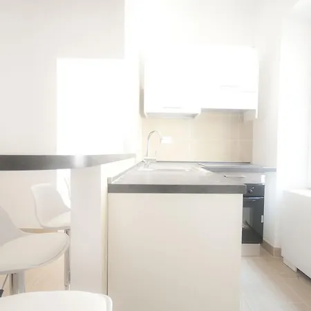 Apartment Meme Rome